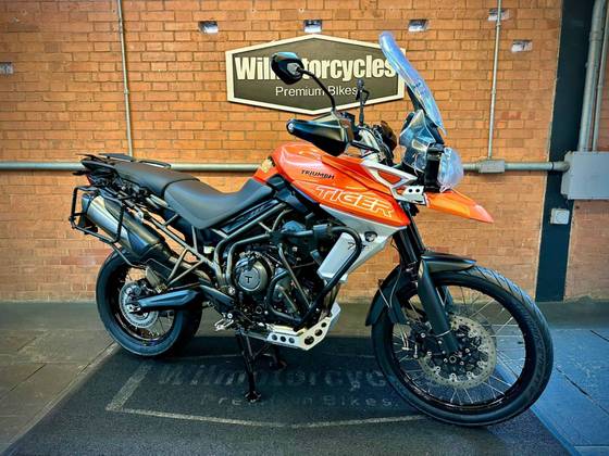 TRIUMPH TIGER 800 XCA TRIUMPH TIGER 800 XCA